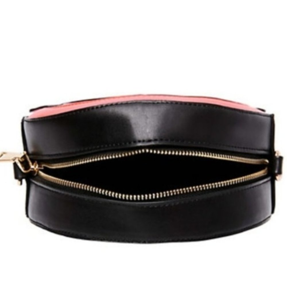 Betsey Johnson OVER THE RAINBOW CROSSBODY COLLECTIBLE - Picture 4 of 6